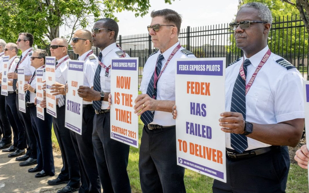 FedEx pilots face pay cuts, buyouts as contract talks resume – FreightWaves